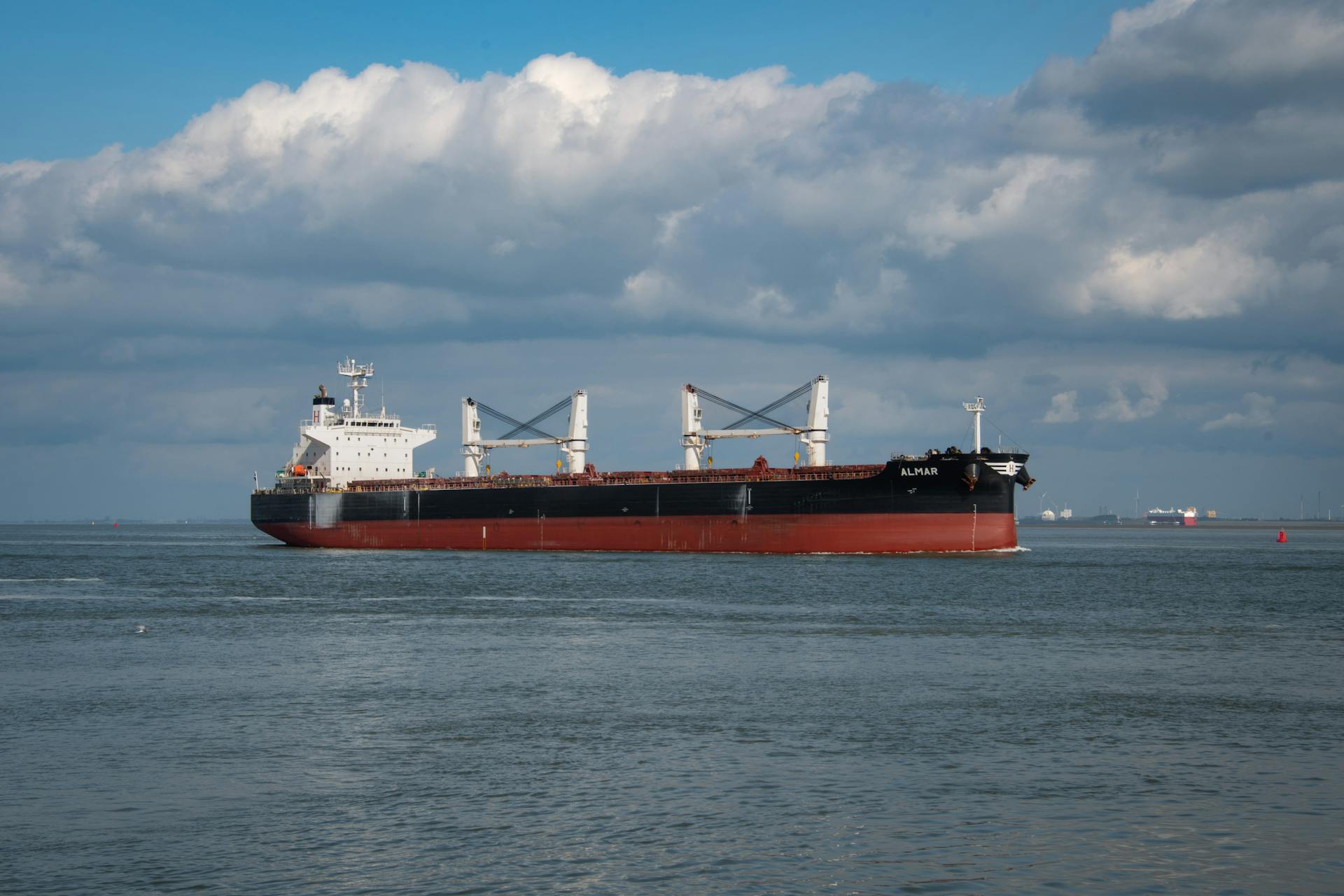 Bulk carrier vessel at sea